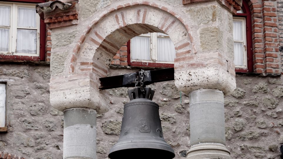 Ηλεία: Η καμπάνα χτυπούσε πένθιμα τα μεσάνυχτα της Πρωτοχρονιάς!