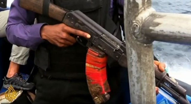 Ώρες αγωνίας για τις οικογένειες των Eλλήνων ναυτικών που απήχθησαν από πειρατές