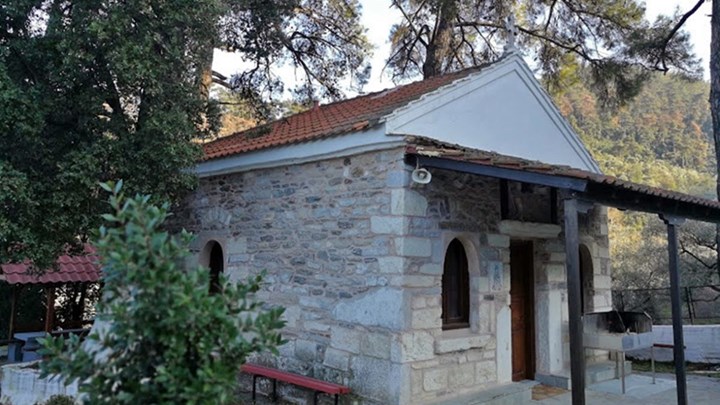 Ιερόσυλοι πυροβόλησαν εικόνες σε δύο εκκλησάκια