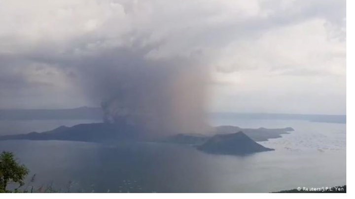 Συναγερμός στις Φιλιππίνες: Ξύπνησε το ηφαίστειο Ταάλ