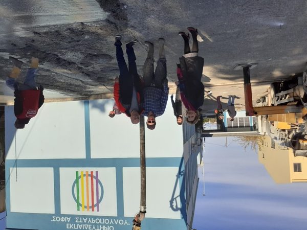 Διαμόρφωση προαυλίου στο σχολείο των Βραχνεϊκων από τη Δημοτική Αρχή