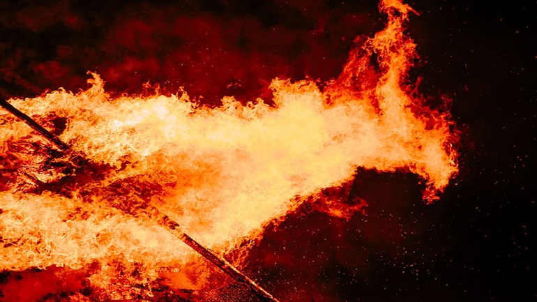 Εμπρησμοί αυτοκινήτων στο κέντρο της Αθήνας