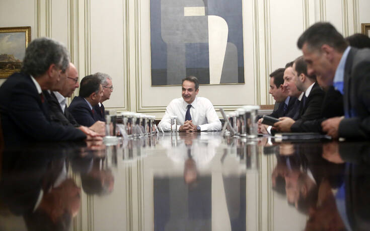 Προσφυγικό: Τι συμφώνησαν Μητσοτάκης – δήμαρχοι των νησιών για τις κλειστές δομές