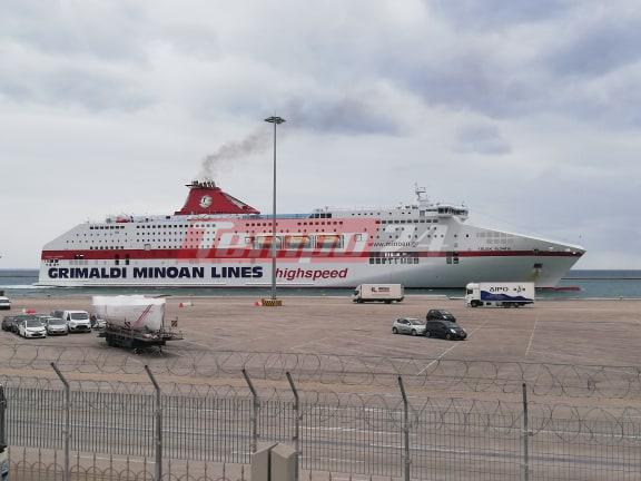 Πάτρα: Ύποπτο κρούσμα κορονοϊού σε επιβάτη πλοίου από την Ιταλία - Κατέπλευσε στο λιμάνι - Κλιμάκια με ειδικές στολές στο καράβι - ΝΕΟΤΕΡΑ - ΦΩΤΟ