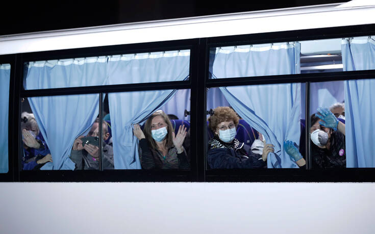 Απομακρύνθηκαν 300 Αμερικανοί από το Diamond Princess, θετικοί στον κορονοϊό οι 14