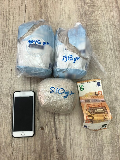 Ασφάλεια Πάτρας: Στο Λιμάνι της Κυλλήνης συνελήφθησαν οι διακινητές ναρκωτικών- Μέσα σε ζάχαρη... είχαν κρύψει 2 κιλά ηρωίνη - ΦΩΤΟ