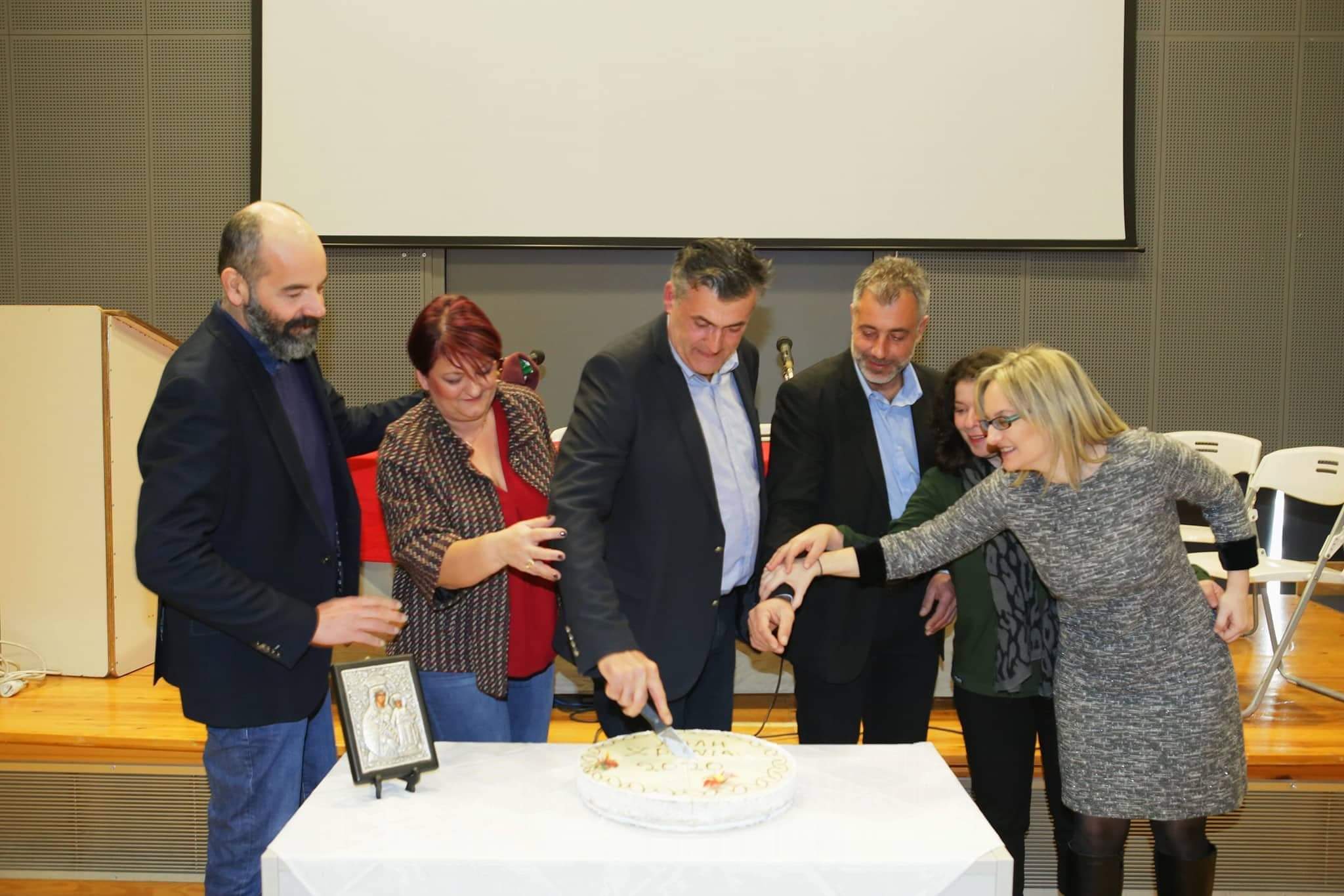 Η Ένωση Συλλόγων Γονέων & Κηδεμόνων του Δήμου Πατρέων έκοψε την Πρωτοχρονιάτικη Πίτα της - ΦΩΤΟ