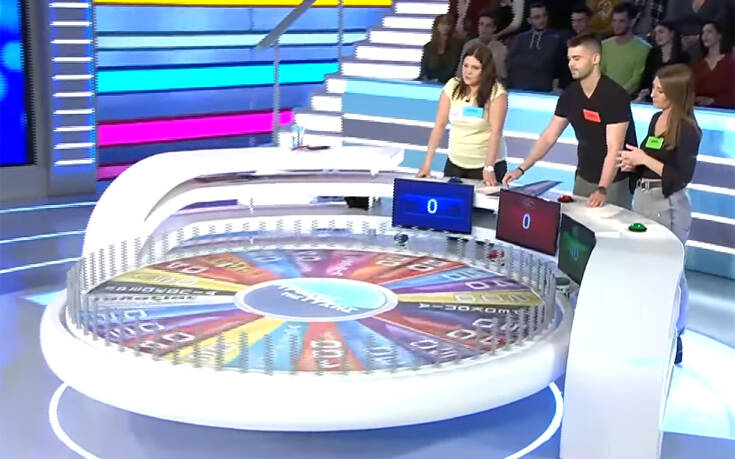 Τροχός της Τύχης: Παίκτης έχασε επίτηδες για να κερδίσει η συμπαίκτριά του - ΒΙΝΤΕΟ