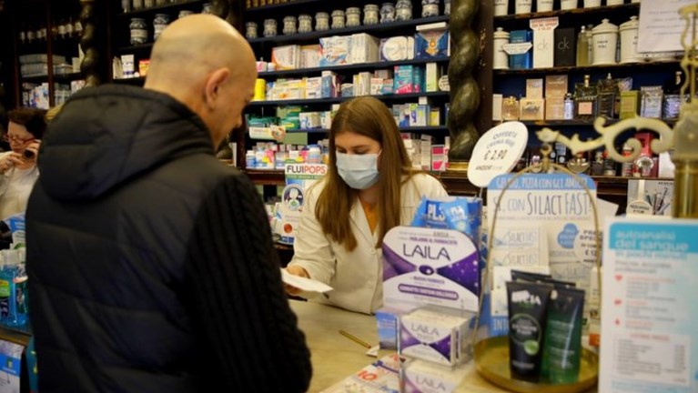 Ανδρέας Σοφιανόπουλος προς φαρμακοποιούς: Μην φοράτε μάσκα τρομάζετε τον κόσμο!