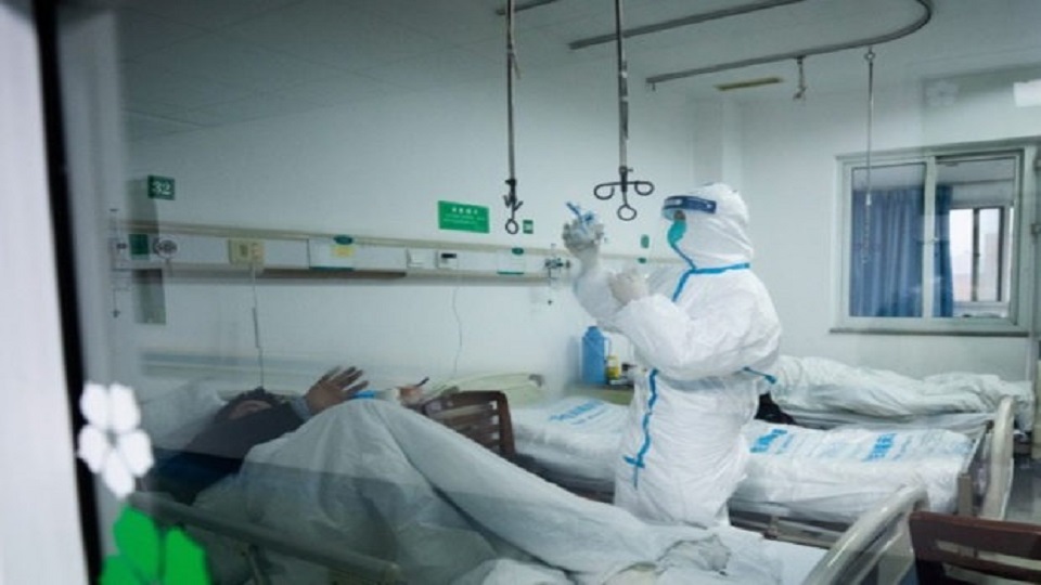 Πάτρα: - Κορονοϊός: Μάχη για την ζωή του δίνει ο 64χρονος που είναι διασωληνωμένος - Μια γυναίκα μεταφέρθηκε στο νοσοκομείου Ρίου διασωληνωμένη - 3 παιδιά θεωρούνται "ύποπτα" κρούσματα