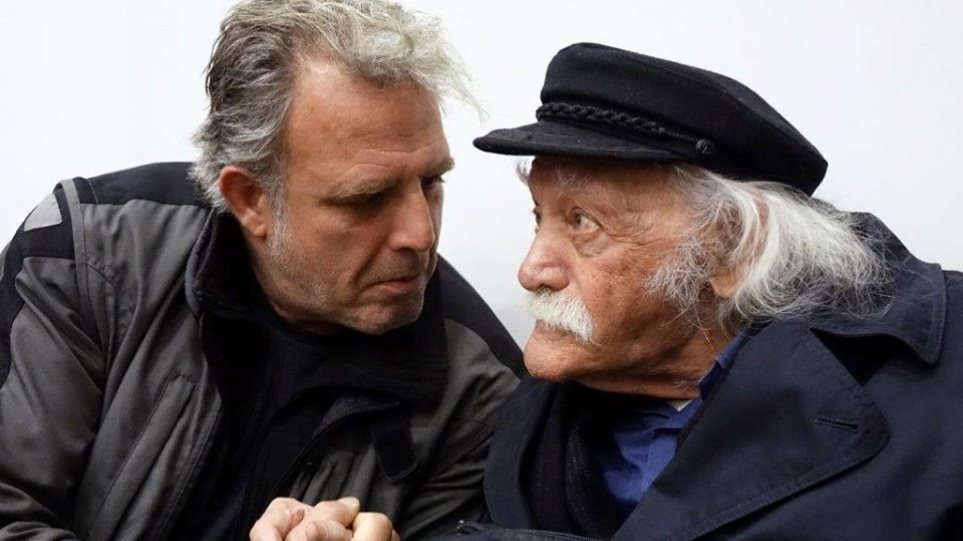 Ο Πασχάλης Τσαρούχας αποχαιρετά τον Μανώλη Γλέζο με μια συγκινητική φωτογραφία τους