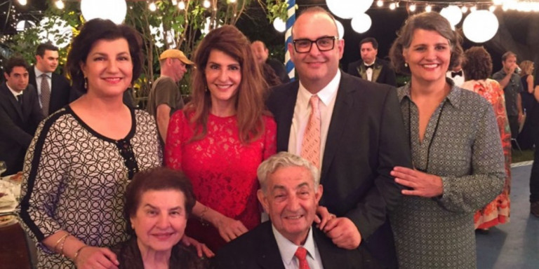 Πέθανε ο Ελληνας πατέρας της Νία Βαρντάλος