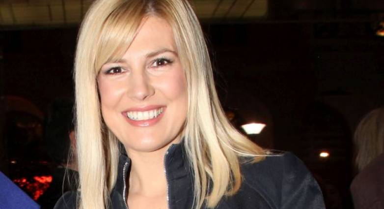 Η Ράνια Θρασκιά συστήνει τον αδελφό της σε μία σπάνια φωτογραφία