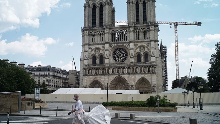 Άνοιξαν εκ νέου τα εργοτάξια στην Παναγία των Παρισίων