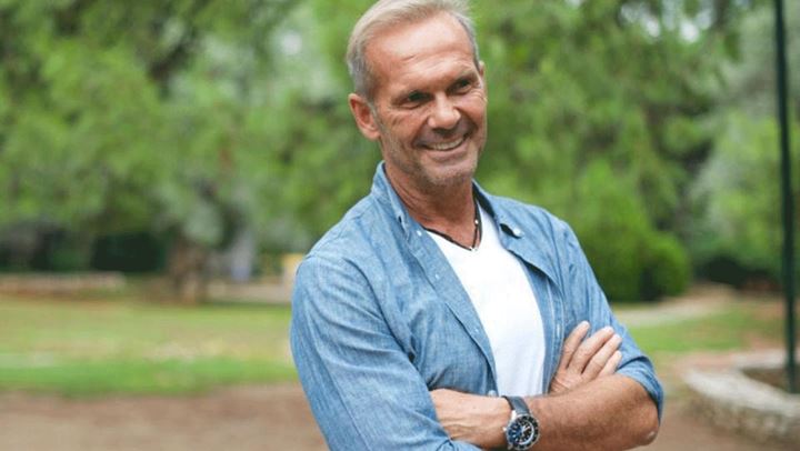 Πέτρος Κωστόπουλος: Μας δείχνει πώς περνάει τον χρόνο του στην καραντίνα