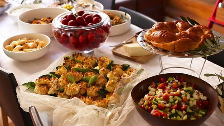 Στα ίδια επίπεδα με πέρυσι το πασχαλινό καλάθι - Χαμηλότερη η τιμή του αρνιού