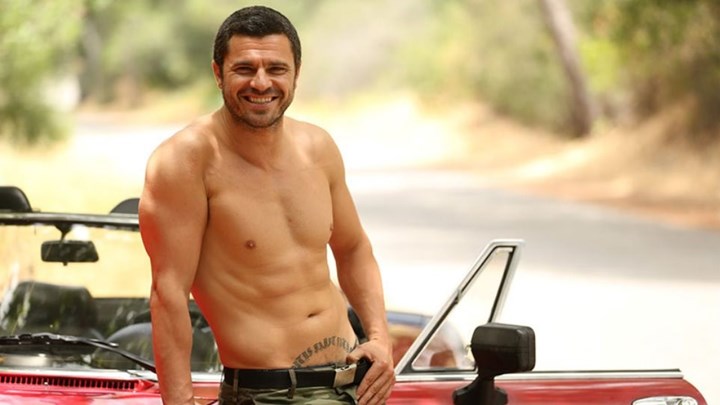 Χρήστος Βασιλόπουλος: Γιορτάζει τα γενέθλιά του και μας δείχνει τη φουσκωμένη κοιλιά της συντρόφου του