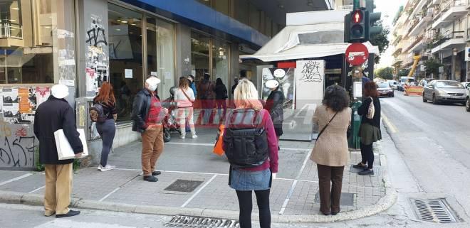 Πάτρα: Πολυκοσμία και σήμερα σε ΕΛΤΑ και Τράπεζες