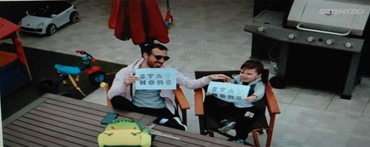 "Μένουμε Σπίτι": Μηνύματα αισιοδοξίας και ελπίδας από Πατρινούς - Η κάμερα τους "έπιασε" σε μπαλκόνια και ταράτσες - ΒΙΝΤΕΟ