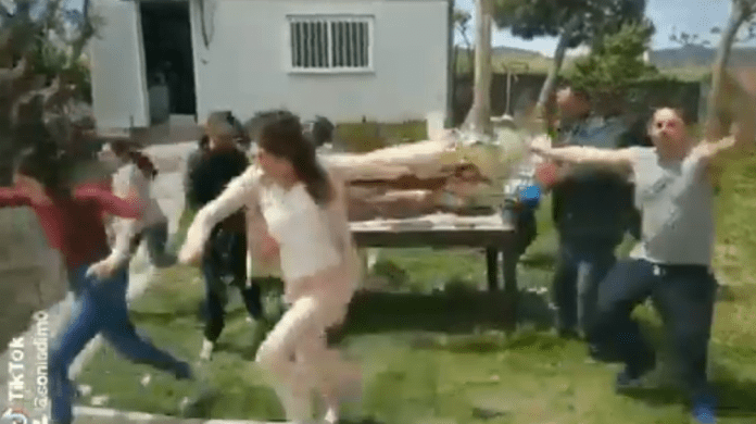 Ναύπακτος: Άκουσαν περιπολικό πήραν το αρνί και έφυγαν - ΒΙΝΤΕΟ