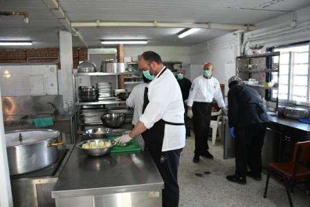 Πάτρα: Η κουζίνα του Κοινωνικού Τομέα μαγειρεύει για όσους έχουν ανάγκη - Τι πρέπει να κάνουν οι ενδιαφερόμενοι -ΦΩΤΟ - ΒΙΝΤΕΟ