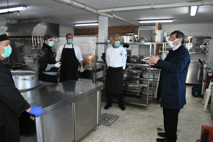 Πάτρα: Η κουζίνα του Κοινωνικού Τομέα μαγειρεύει για όσους έχουν ανάγκη - Τι πρέπει να κάνουν οι ενδιαφερόμενοι -ΦΩΤΟ - ΒΙΝΤΕΟ