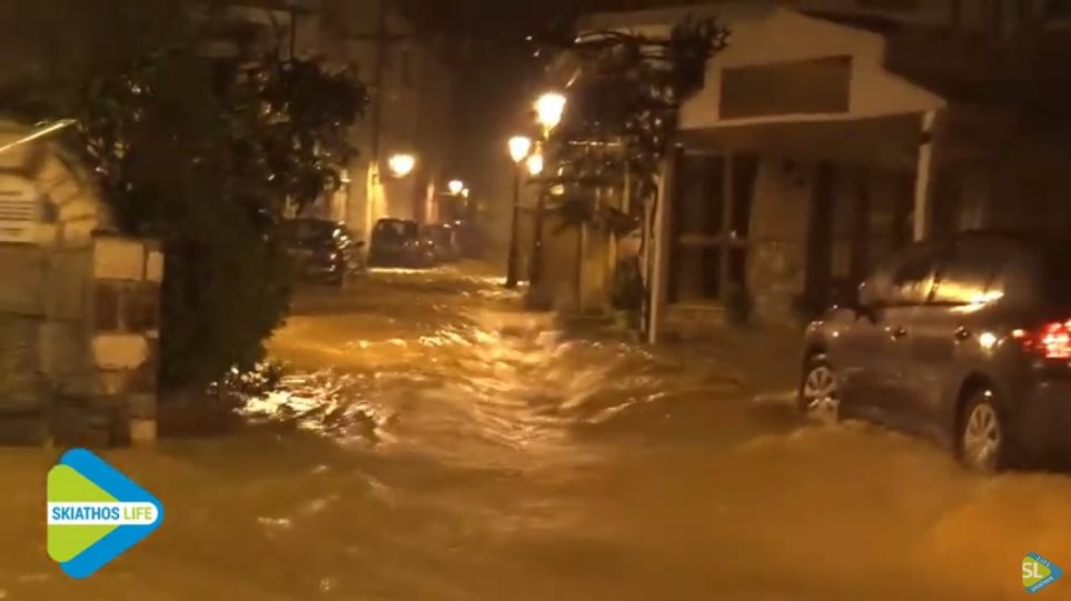 Σκιάθος: Κηρύχθηκε σε κατάσταση έκτακτης ανάγκης μετά τη θεομηνία