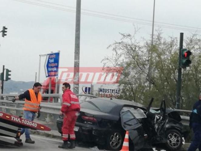 Πάτρα: Η στιγμή του απεγκλωβισμού τραυματία - Σύγκρουση φορτηγού με Ι.Χ - ΒΙΝΤΕΟ