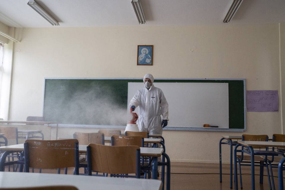 Κορονοϊός: Αντίθετοι πολλοί επιστήμονες στο άνοιγμα των σχολείων - Τι θα γίνει με τα πανεπιστήμια