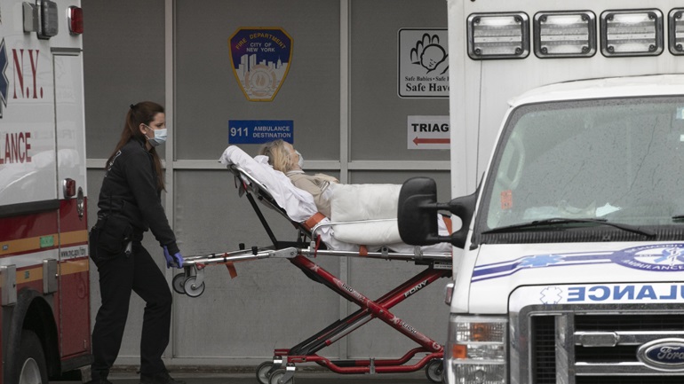 Ατελείωτος ο κατάλογος των νεκρών στις ΗΠΑ: Στους 820 οι θάνατοι σε 24 ώρες