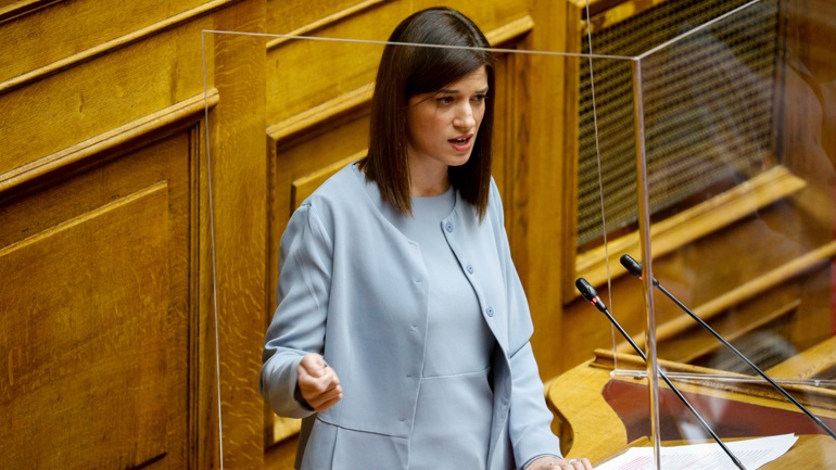 Νοτοπούλου σε κυβέρνηση: Ο τουρισμός είναι εθνική υπόθεση - Σταματήστε να συμπεριφέρεστε ανώριμα