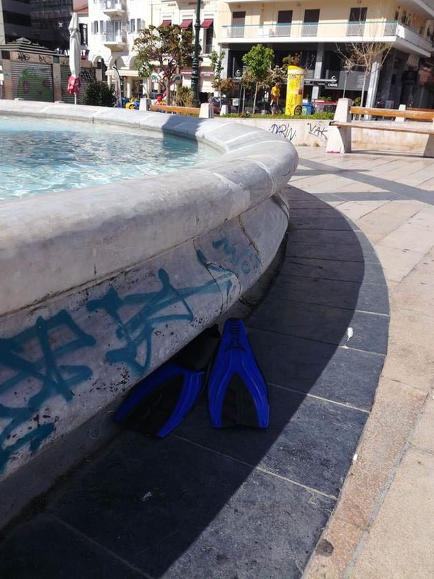 Πλατεία Γεωργίου: Είδη θαλάσσης στο συντριβάνι - ΦΩΤΟ