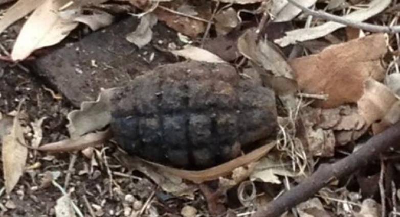 Ναυπακτία: Δύο χειροβομβίδες βρέθηκαν σε αυλή σπιτιού - ΒΙΝΤΕΟ - ΦΩΤΟ