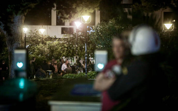 Κορονοϊός: Το σχέδιο της κυβέρνησης «Κλειστές Πλατείες» με κορδέλες και ειδικές μονάδες επέμβασης