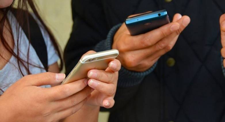 Περισσότερα από 110 εκατ. SMS στάλθηκαν στο 13033