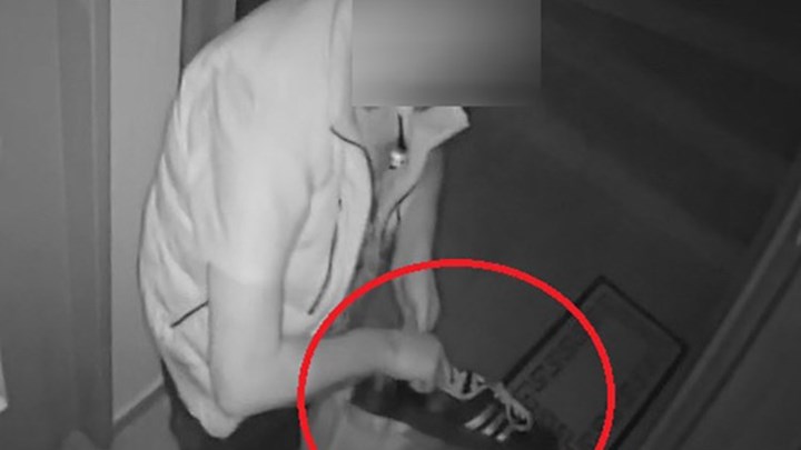 Έκλεψε παπούτσια αφού πρώτα... τα μύρισε!