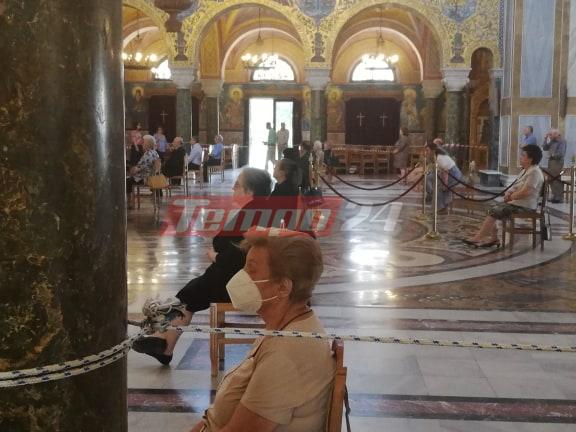 Πάτρα: Ανοιξαν οι Εκκλησίες - Λειτουργίες με μέτρα προστασίας - Πιστοί με καρέκλες έξω από τους Ναούς ΦΩΤΟ και ΒΙΝΤΕΟ
