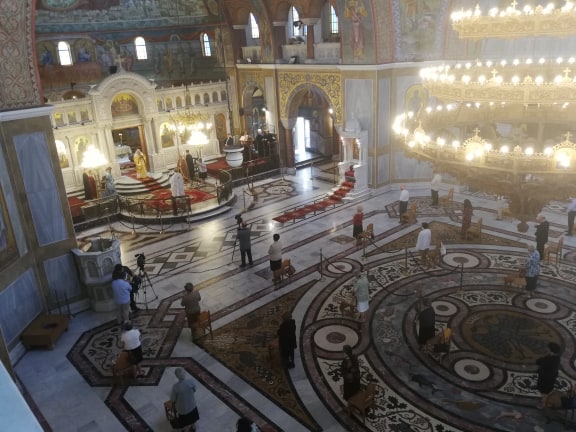 Πάτρα: Ανοιξαν οι Εκκλησίες - Λειτουργίες με μέτρα προστασίας - Πιστοί με καρέκλες έξω από τους Ναούς ΦΩΤΟ και ΒΙΝΤΕΟ