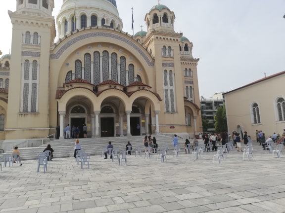 Πάτρα: Ανοιξαν οι Εκκλησίες - Λειτουργίες με μέτρα προστασίας - Πιστοί με καρέκλες έξω από τους Ναούς ΦΩΤΟ και ΒΙΝΤΕΟ