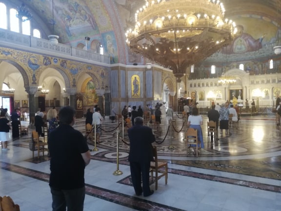 Πάτρα: Ανοιξαν οι Εκκλησίες - Λειτουργίες με μέτρα προστασίας - Πιστοί με καρέκλες έξω από τους Ναούς ΦΩΤΟ και ΒΙΝΤΕΟ