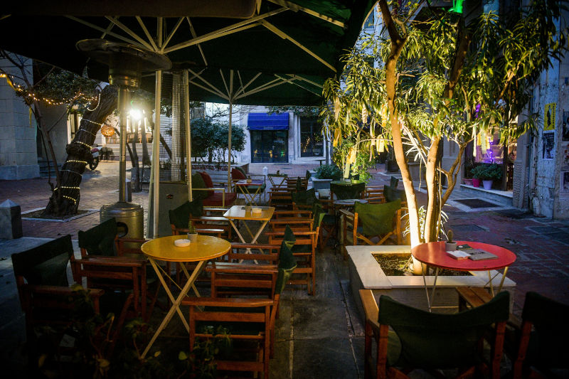 Θεοδωρικάκος: Επιπλέον τετραγωνικά σε ανοικτούς χώρους ή μείωση τελών για τη στήριξη των καταστημάτων