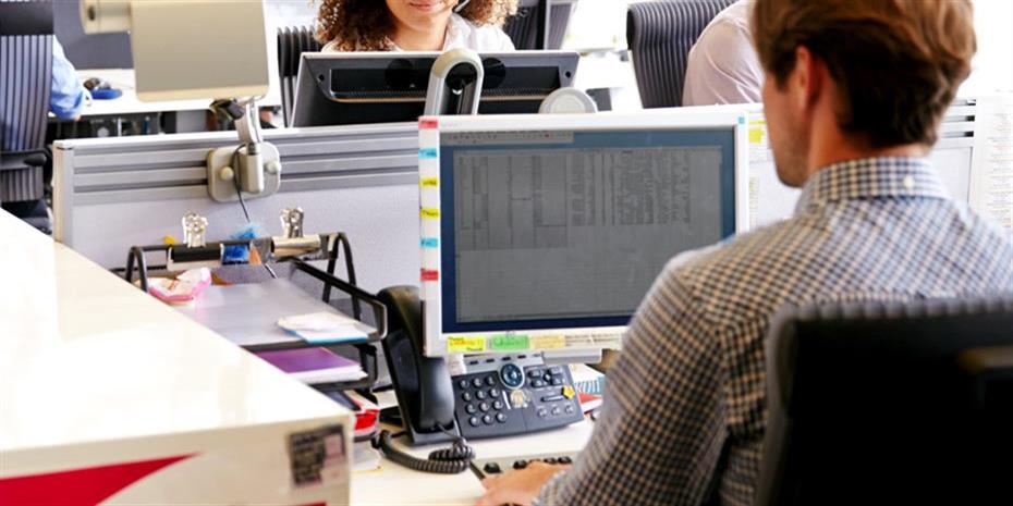 Αύξηση μισθού για 1,5 εκατ. εργαζόμενους τον Ιούνιο - Ποιους αφορά