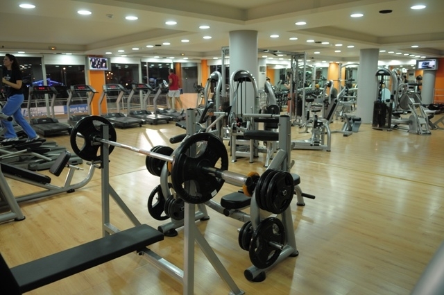 Πρωτότυπη διαμαρτυρία από γυμναστήριο με… βαράκια