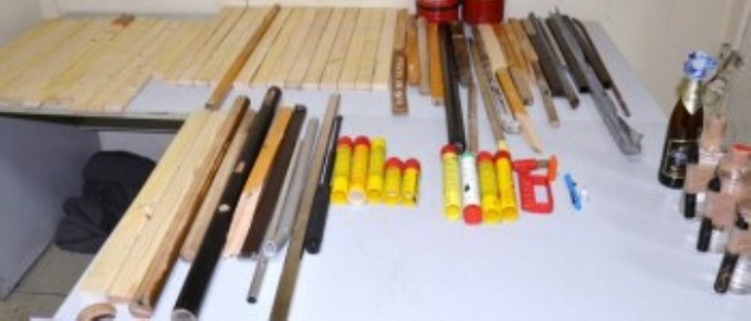 Πάτρα: Δυο συλλήψεις για τα ευρήματα σε σύνδεσμο φιλάθλων - 23 κοντάρια, 8 μολότοφ και πολλά άλλα - Αναζητείται ένα ακόμα άτομο