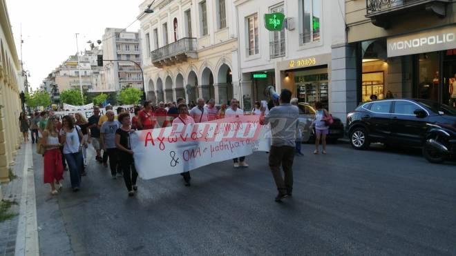 Πάτρα: Βγήκαν στους δρόμους οι εκπαιδευτικοί ενάντια στο νέο νομοσχέδιο για την Παιδεία (ΦΩΤΟ - ΒΙΝΤΕΟ)