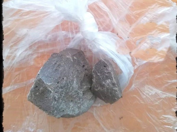 Πάτρα: Χειροπέδες σε ανδρόγυνο - Στο αυτοκίνητο τους βρέθηκε ποσότητα ηρωίνης σε βράχο