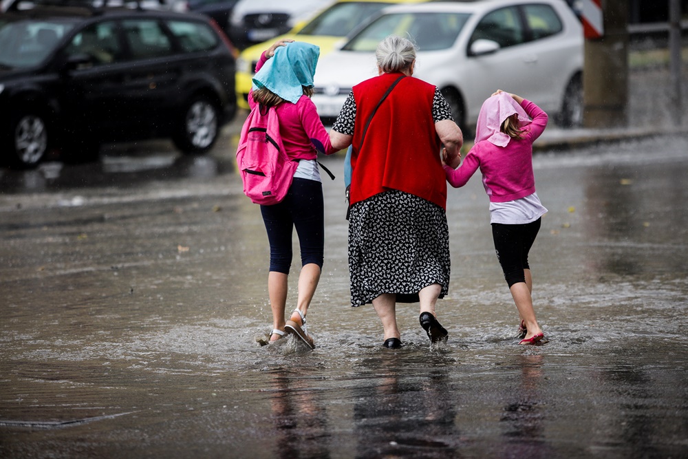 Χαλάζι και καταιγίδες θα σαρώσουν τη χώρα - Κύμα κακοκαιρίας τη Δευτέρα