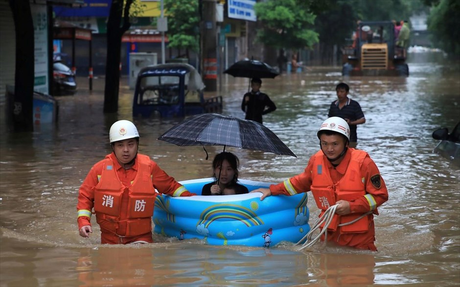 Τουλάχιστον 12 νεκροί από τις πλημμύρες στη νοτιοδυτική Κίνα