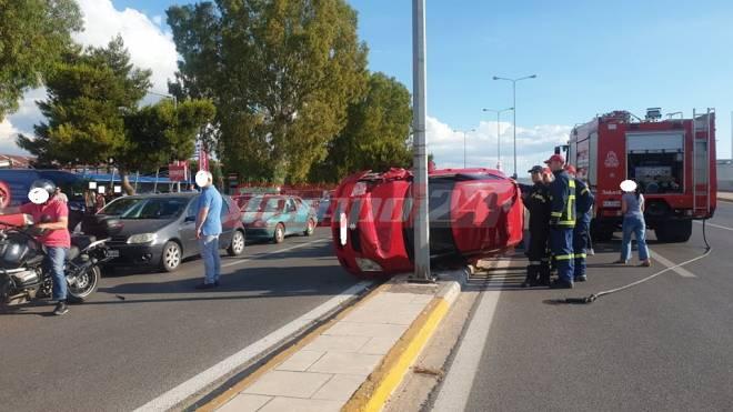 Πάτρα: Ανατροπή Ι.Χ αυτοκινήτου στην Ακτή Δυμαίων - ΦΩΤΟ