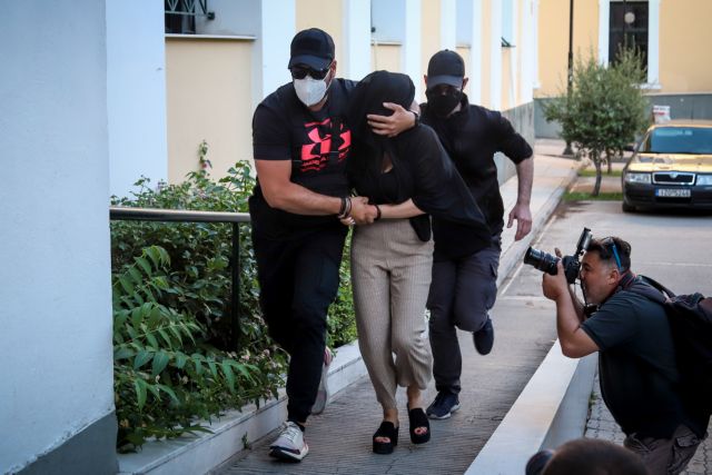 Επίθεση με βιτριόλι: Το άγνωστο παρασκήνιο των ερευνών και το μοιραίο λάθος της 35χρονης - Δράστιδα και θύμα φέρεται να γνωρίζονταν από τα μαθητικά τους χρόνια